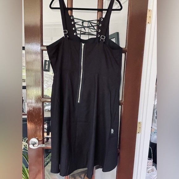 💚💚 TRIPP Royal Bones Figure Flattering Lace-Up Hi-Low Dress. Size: 2X - Picture 6 of 11